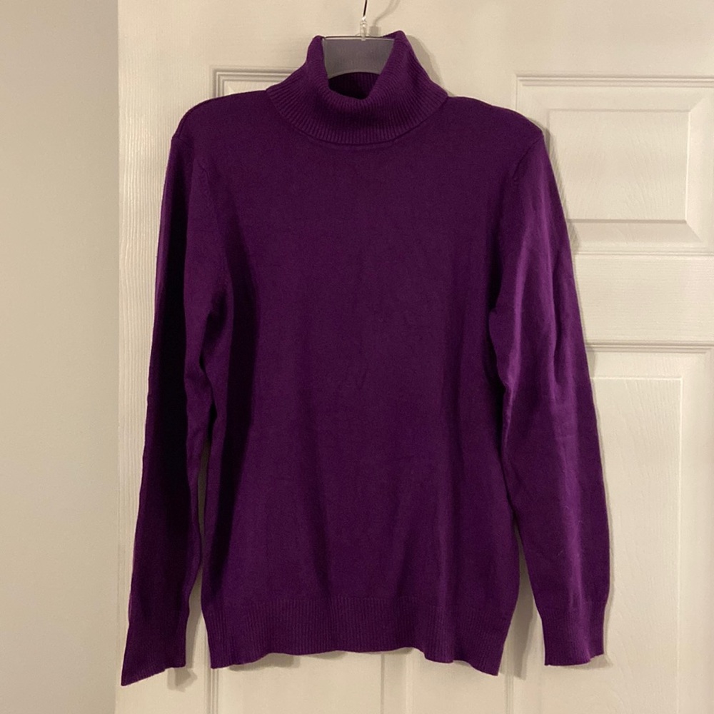 Joseph.A Turtleneck Shirt size L purple color very beautiful long 24” bust 38”